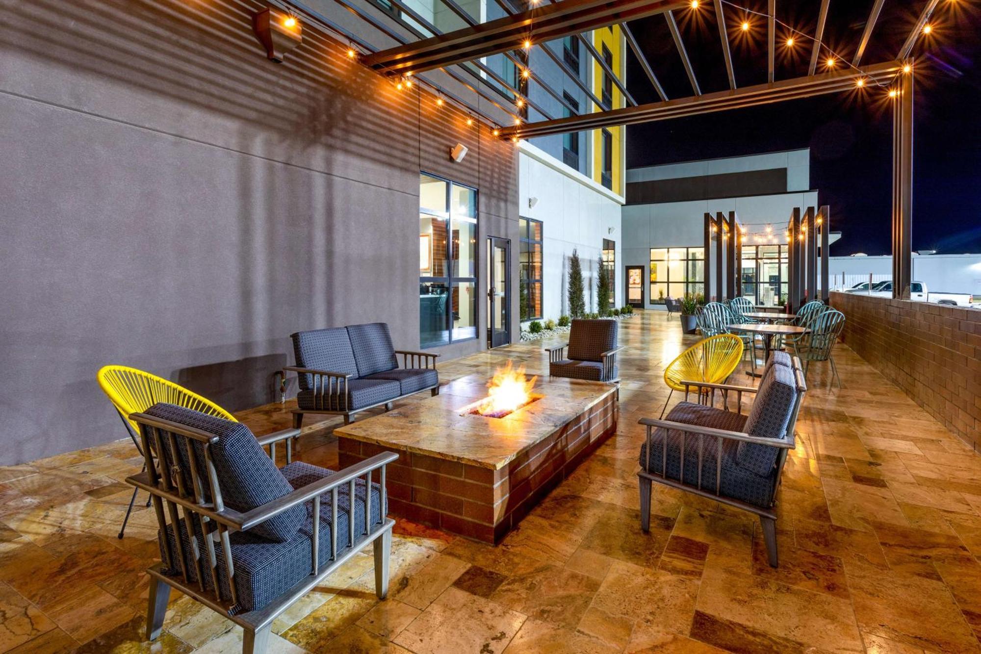 Hilton Garden Inn Hays, Ks Екстериор снимка