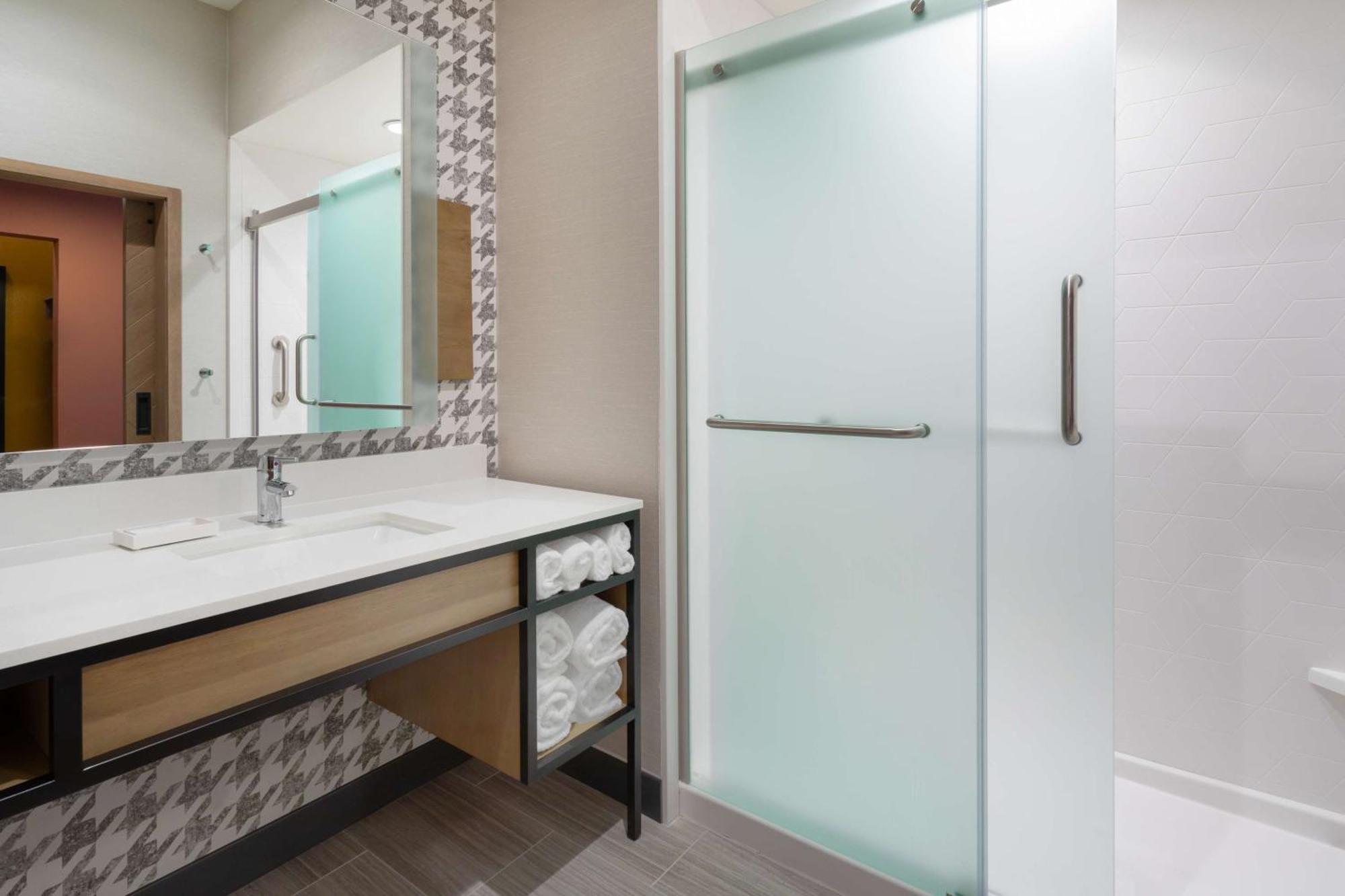Hilton Garden Inn Hays, Ks Екстериор снимка