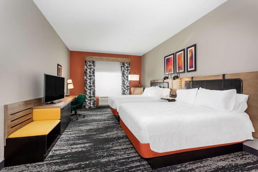 Hilton Garden Inn Hays, Ks Стая снимка